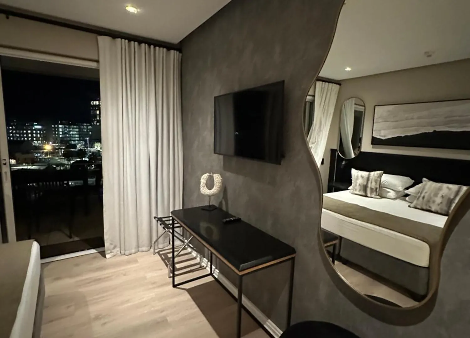 V&A Waterfront Cape Town The Most Secure And Luxurious 3 Bedroom Apartment With Views From All The Rooms !