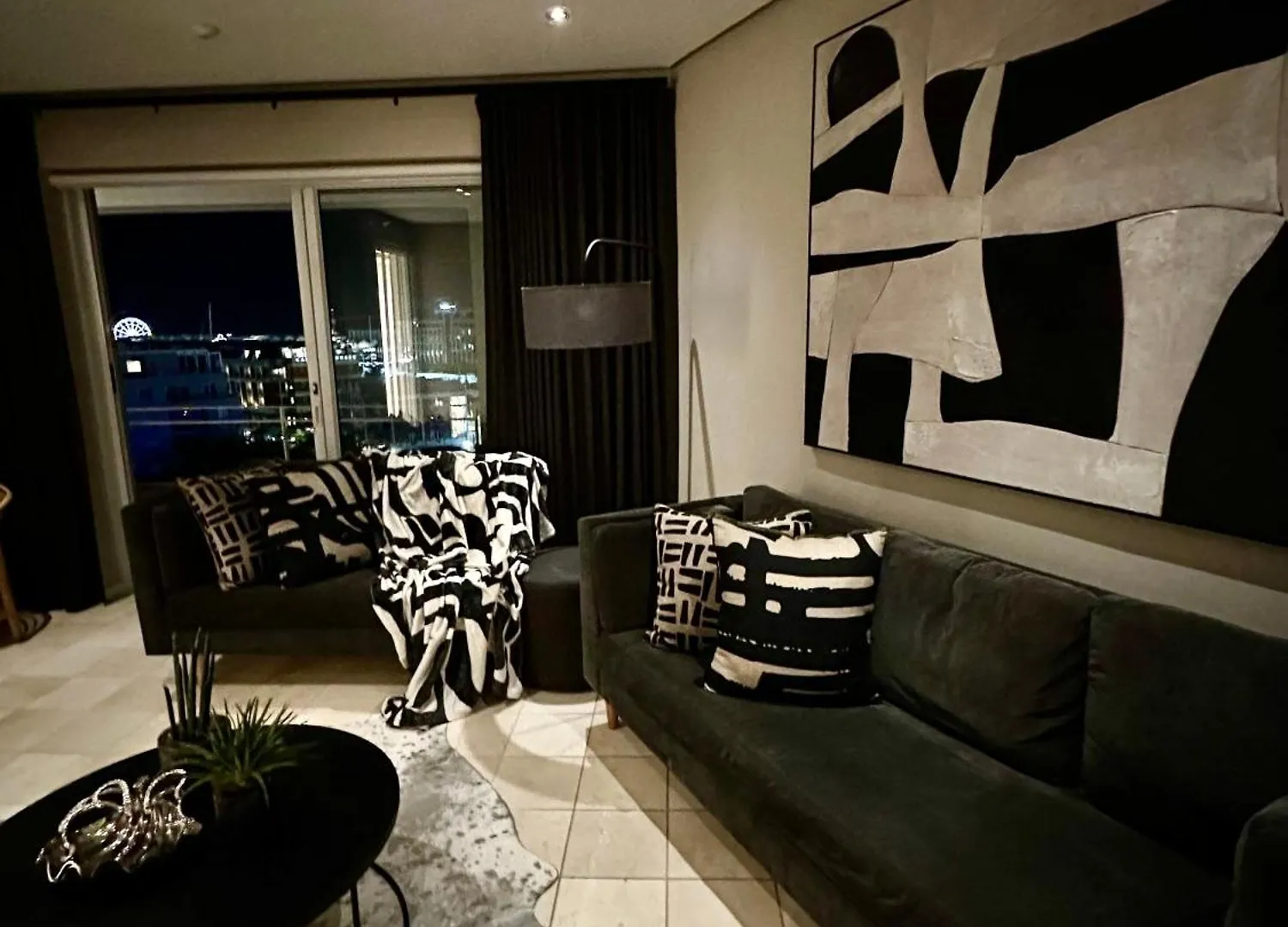 V&A Waterfront Cape Town The Most Secure And Luxurious 3 Bedroom Apartment With Views From All The Rooms !