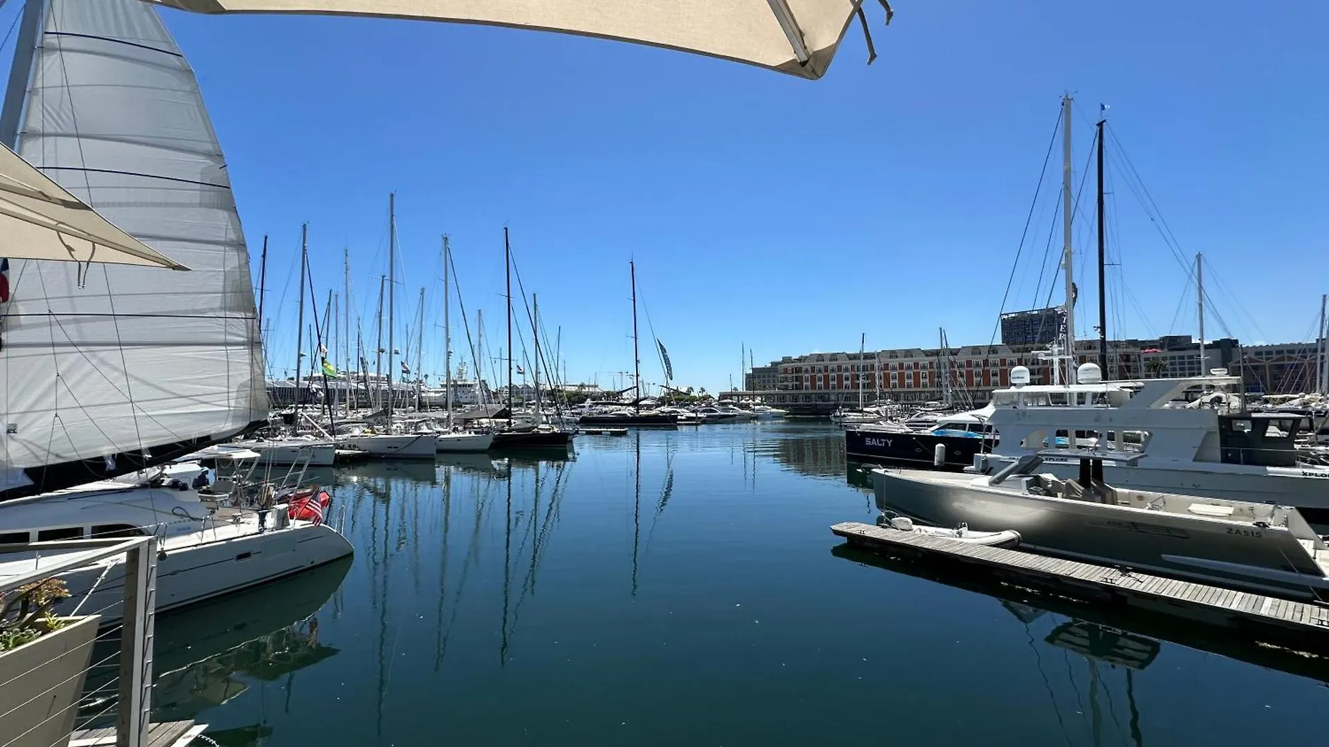 V&A Waterfront Cape Town The Most Secure And Luxurious 3 Bedroom Apartment With Views From All The Rooms !