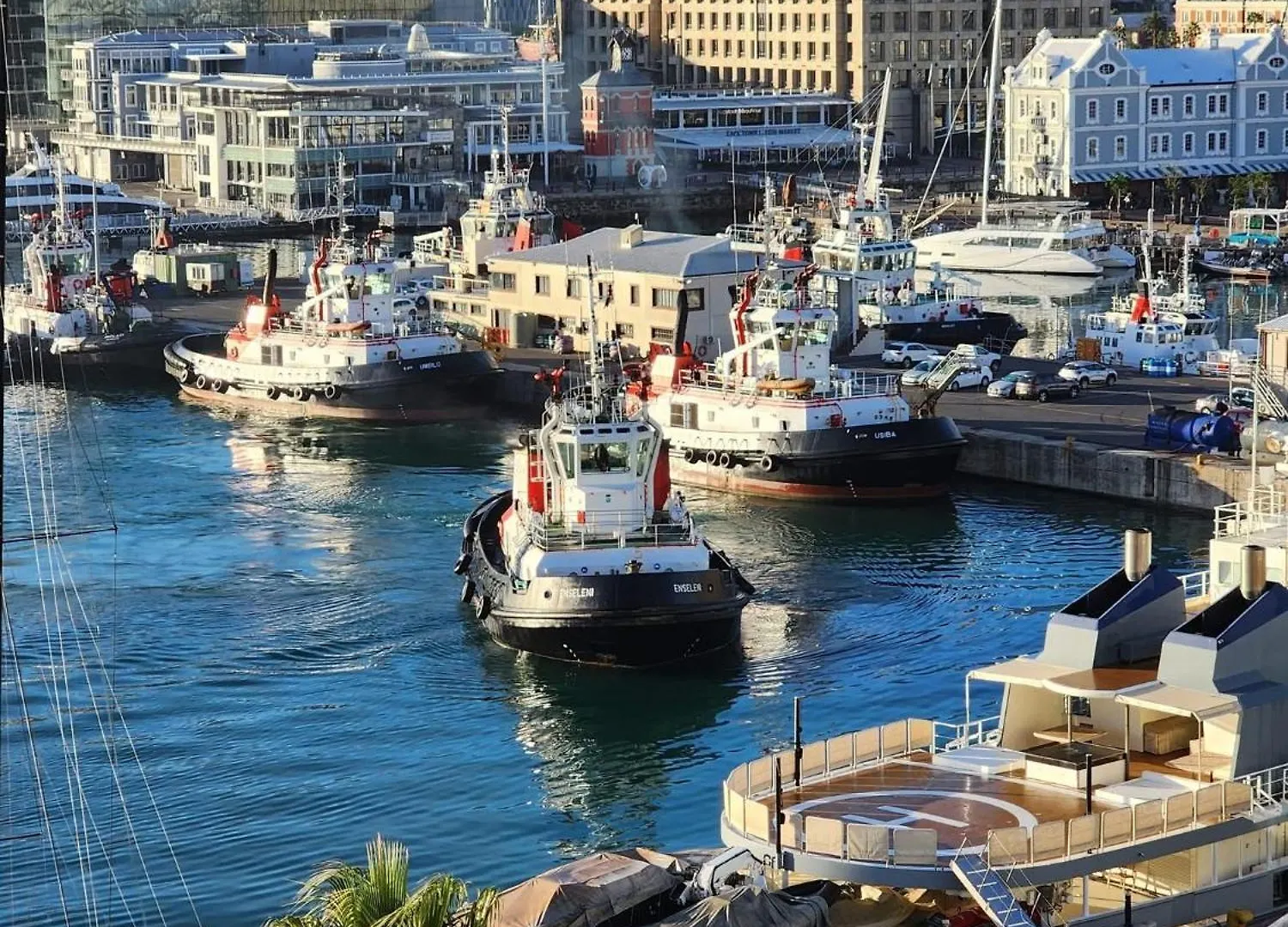 V&A Waterfront Cape Town The Most Secure And Luxurious 3 Bedroom Apartment With Views From All The Rooms !