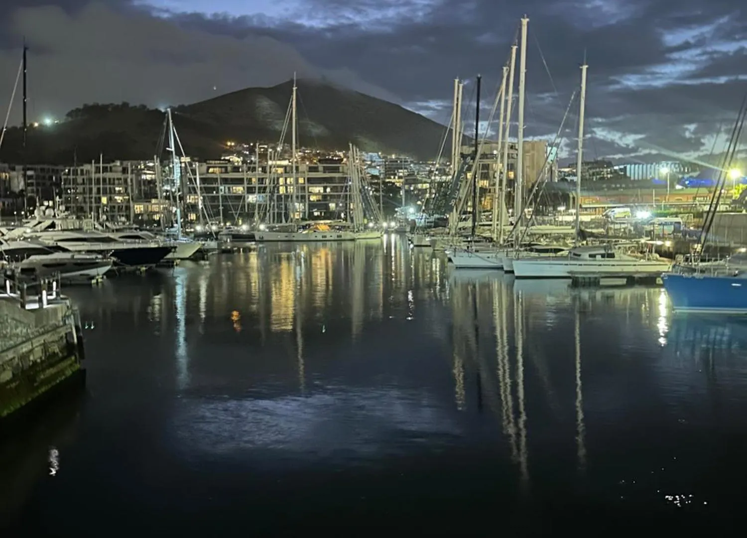 V&A Waterfront Cape Town The Most Secure And Luxurious 3 Bedroom Apartment With Views From All The Rooms !