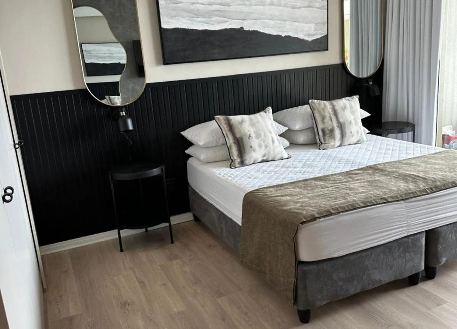 V&A Waterfront Cape Town The Most Secure And Luxurious 3 Bedroom Apartment With Views From All The Rooms !